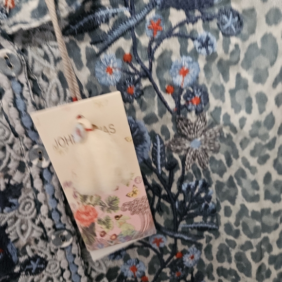 This is a Johnny Was Biya embroidered silk blouse in a blue and gray leopard XXL - Picture 3 of 12